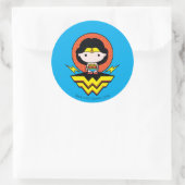 Chibi Wonder Woman mit Polka Docks und Logo Runder Aufkleber (Tasche)