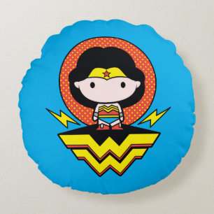 Chibi Wonder Woman mit Polka Docks und Logo Rundes Kissen