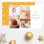 Chic4 Foto Collage Gold Bow Frohe Weihnachten<br><div class="desc">Mit dieser 4-Foto Collage Imitats Gold Bow Weihnachtskarte können Sie die Freude der Saison teilen. Chic handgeschriebenes "Frohe Weihnachten" in elegantem, elegantem Drehbuch mit einem handgezeichnet Imitat Goldbogen und Ihrem Familiennamen unter, schmückt die Seite, während ein spielerisches Foto Collage Arrangement Ihre hochgeliebten Erinnerungen einnimmt. Auf der Rückseite sind die Imitate...</div>