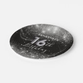 Chic 16. Geburtstag Silver Glitzer & Black Pappteller (Schrägansicht)