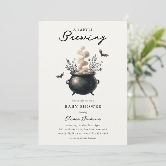 Chic 'a Baby is Brewing' Halloween Baby Dusche Einladung (Stehend Vorderseite)