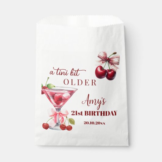 Chic A Tini Bit Older Cherry Martini 21st Birthday Geschenktütchen (Vorderseite)