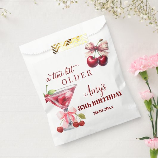 Chic A Tini Bit Older Cherry Martini 85th Birthday Geschenktütchen (Versiegelt)