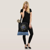Chic Abstrakt Fraktal Mit Monogramm Tote Bag Tasche (Am Model)
