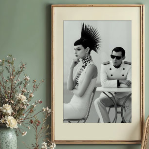 Chic Begegnung: Avantgarde-Monochrome Mode Poster