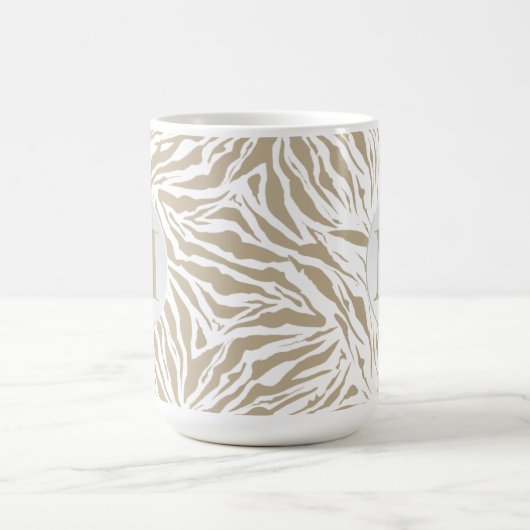 Chic Beige Animal Print Mit Monogramm Kaffeetasse (Mittel)