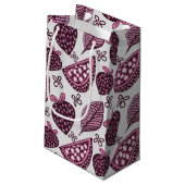 Chic Berry & Fruchtmuster Kleine Geschenktüte (Rückseite Schrägansicht)