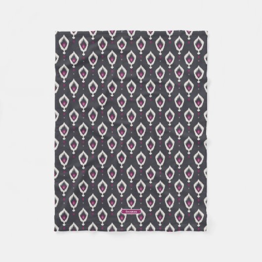 Chic Black and lila Ikat-Stammmuster Fleecedecke (Vorderseite)