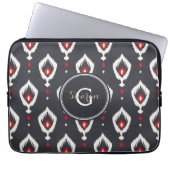 Chic black and red ikat tribal pattern monogram laptopschutzhülle (Vorderseite)