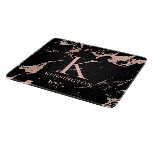 Chic Black and Rose Gold Foil Marmor Monogramm Schneidebrett (Ecke)