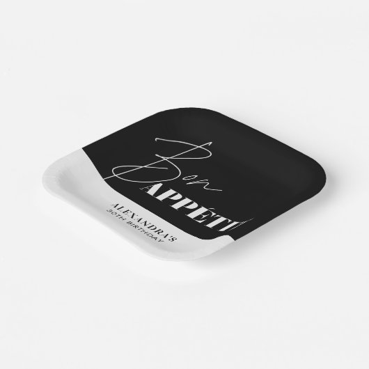 Chic Black and White Bon Appétit Birthday Pappteller (Gewinkelt)
