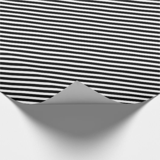 Chic Black and White Diagonal Stripes Muster Geschenkpapier (Ecke)