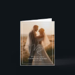 Chic Black and White Foto Moderne Hochzeit Dankeskarte<br><div class="desc">Moderne Hochzeitskarte mit einem schlichten und dennoch eleganten Design mit zwei ersten Monogrammen in einem zeitgenössischen Drehbuch-Schriftart,  zusammen mit Ihren Veranstaltungsdetails,  umgeben von einer Grenze,  über Ihrem bevorzugten Foto.</div>