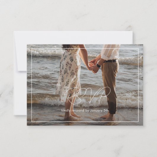 Chic Black and White Foto Moderne Hochzeit RSVP Karte (Vorderseite)