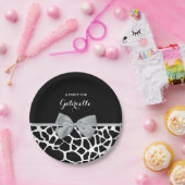 Chic Black and White Giraffe Print Silver Gray Bow Pappteller (Party)