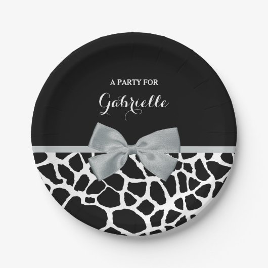 Chic Black and White Giraffe Print Silver Gray Bow Pappteller (Vorderseite)