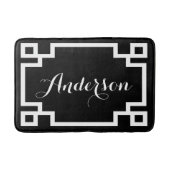 Chic Black and White Greek Key Custom Monogram Badematte (Vorderseite)