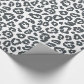 Chic Black and White Leopard Print Pattern Geschenkpapier (Ecke)