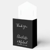 Chic Black and White Script Gastgeschenk Hochzeit Geschenkschachtel (Geöffnet)
