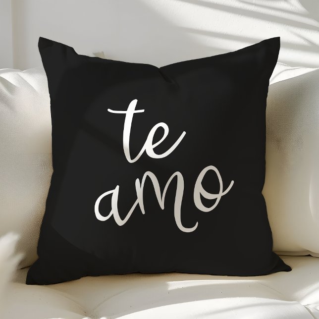 Chic Black and White Spanish I Liebe You Te Amo Kissen (Von Creator hochgeladen)