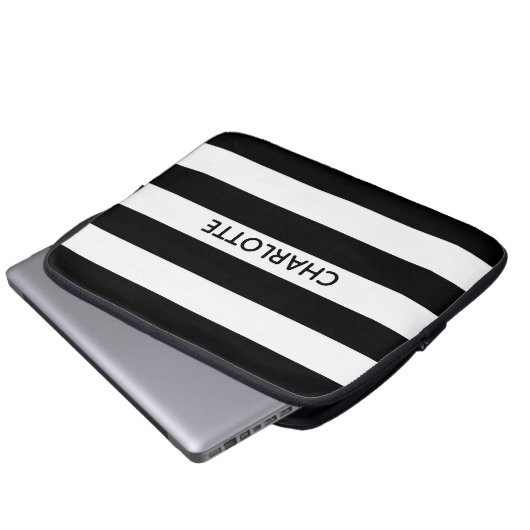 Chic black and white streifen individuelle Name mo Laptopschutzhülle (Vorne Knopf)