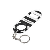 Chic black and white streifen individuelle Name mo Mini Flaschenöffner (Rückseite Schrägansicht)