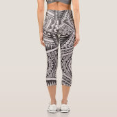 Chic Black and White Tribal Geometric Pattern Capri Leggings (Rückseite)