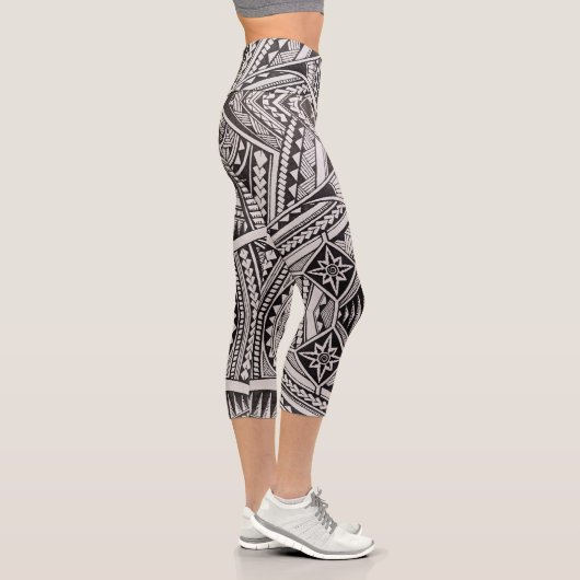 Chic Black and White Tribal Geometric Pattern Capri Leggings (Rechts)