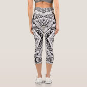 Chic Black and White Tribal Geometric Pattern Capri Leggings (Rückseite)