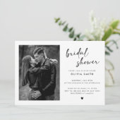 Chic Black And White Typography Bridal Shower Einladung (Stehend Vorderseite)