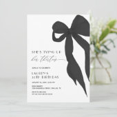 Chic Black Bow Tying Up Her Thirties 40th Birthday Einladung (Stehend Vorderseite)