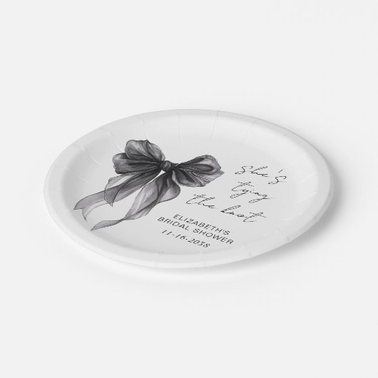Chic Black Bow Watercolor-Brautparty Pappteller (Schrägansicht)