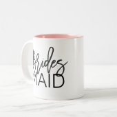 Chic Black Calligraphy Bridesmaid Zweifarbige Tasse (Vorderseite Links)