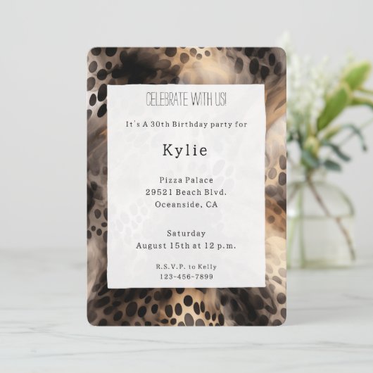 Chic Black Cream Leopard Tier Geburtstag Einladung (Stehend Vorderseite)