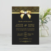 Chic Black Gold Chevrons Diamond Bow Wedding Einladung (Stehend Vorderseite)