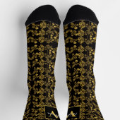 Chic Black & Gold Damask Floral Pattern Monogram Socken (Oben)