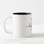 Chic Black Gold Monogram Elegant Script Name Mug Zweifarbige Tasse (Links)