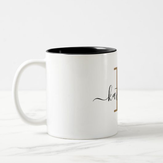Chic Black Gold Monogram Elegant Script Name Mug Zweifarbige Tasse (Links)