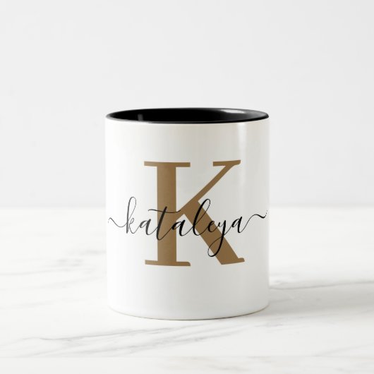 Chic Black Gold Monogram Elegant Script Name Mug Zweifarbige Tasse (Mittel)