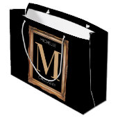 Chic Black & Gold Monogram Große Geschenktüte (Rückseite Schrägansicht)