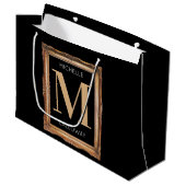 Chic Black & Gold Monogram Große Geschenktüte (Vorderseite Schrägansicht)