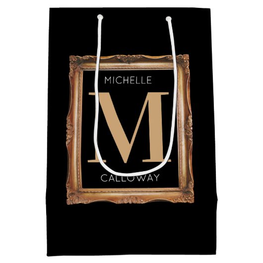 Chic Black & Gold Monogram Mittlere Geschenktüte (Rückseite)