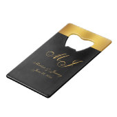 Chic Black Gold Monogram Script Wedding Geldbeutel Flaschenöffner (Vorderseite Schrägansicht)