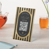 Chic Black & Gold Stripes Social Media QR Code Sockelschild (In SItu)