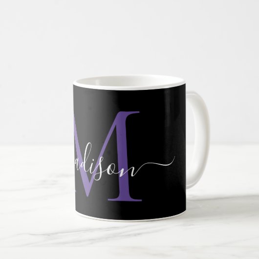 Chic Black Lila Violet Monogram Elegante Script Kaffeetasse (VorderseiteRechts)