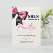 Chic Black & Pink Bow 50th Birthday Invitation Einladung (Stehend Vorderseite)