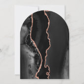 Chic Black Rose Gold Agate Dark Arch Wedding Einladung (Rückseite)