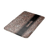 Chic Black Rose Gold Leopard Print Personalisiert Badematte (Schrägansicht)