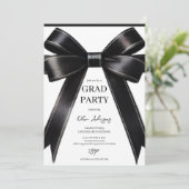 Chic Black Satin Bow Graduation Party Einladung (Stehend Vorderseite)