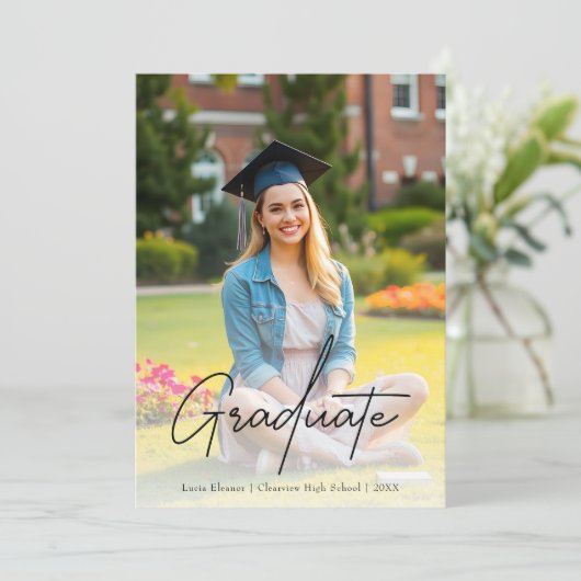 Chic Black Script Graduate Zwei-Foto-Abschluss Einladung (Stehend Vorderseite)